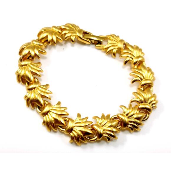Vintage Monet Floral Satin Finish Bracelet, Gold Plated, 1960s, 7 Inches - Picture 9 of 10